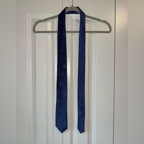 Jos. A. Bank Other - JOS. A. BANK 1905 Travelers Collections Blue Paisley design all over Tie